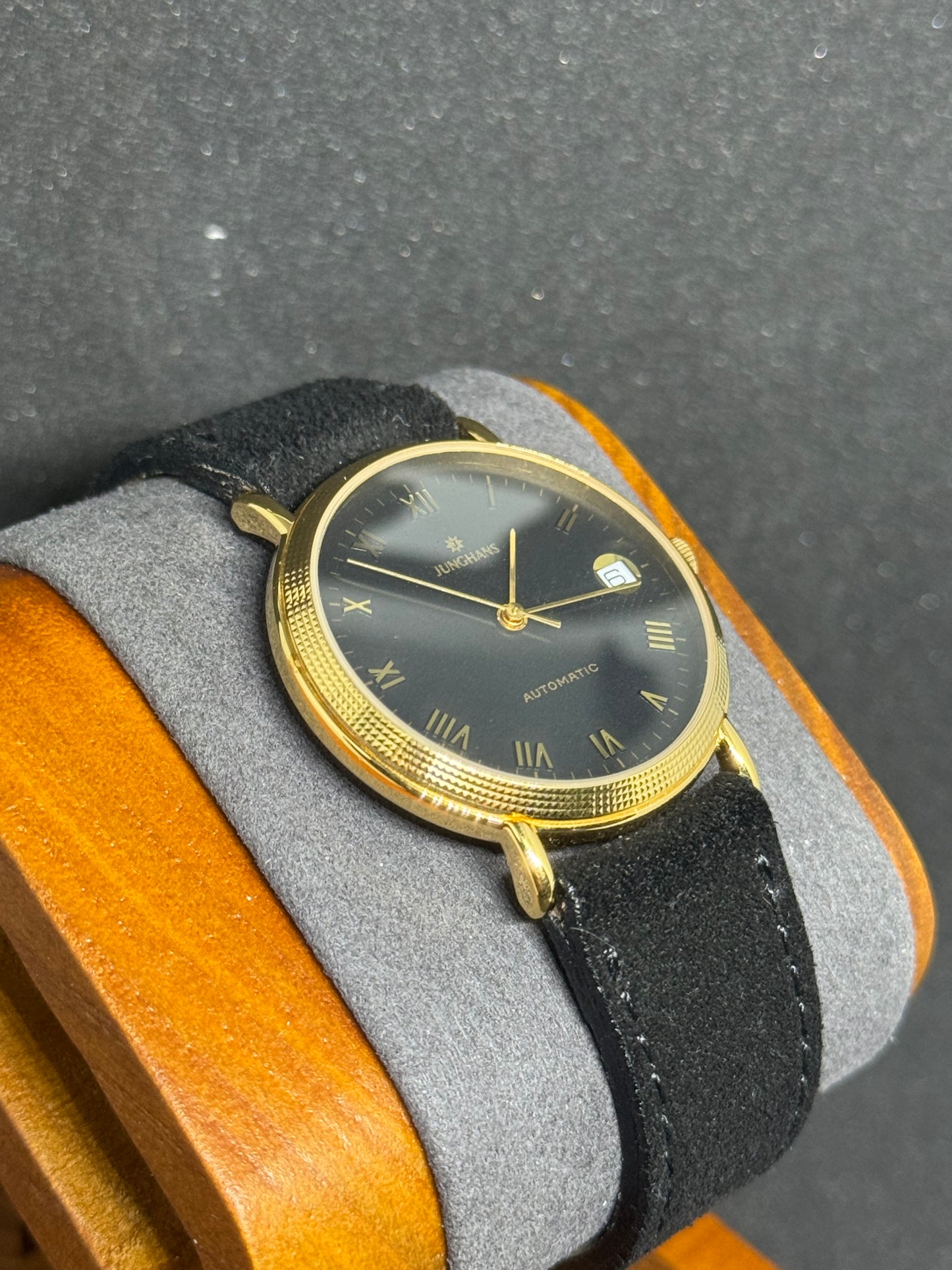 Junghans Automatic | Kaliber ETA 2892-2 | Goldfarbenes Gehäuse | Schwarzes Zifferblatt