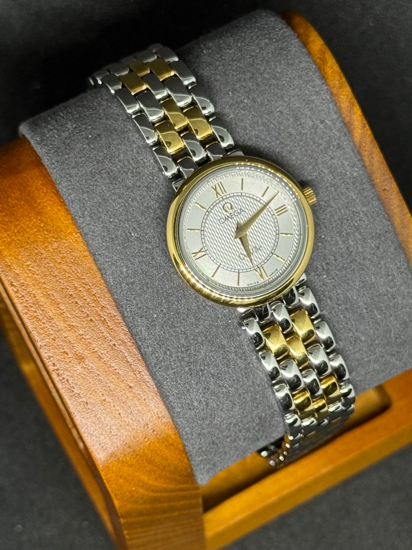 Omega De Ville Damenarmbanduhr |7951471 | Bicolor Eleganz im zeitlosen Design
