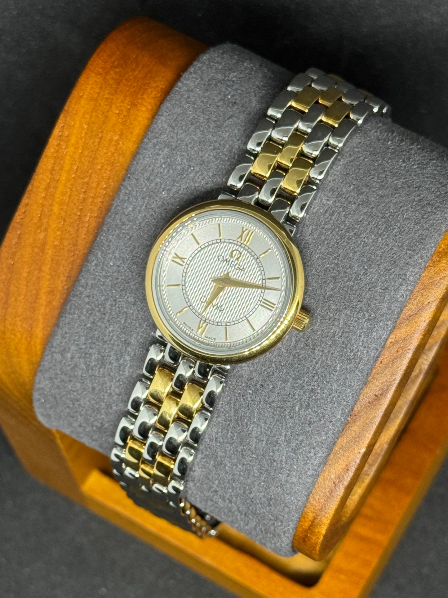 Omega De Ville Damenarmbanduhr |7951471 | Bicolor Eleganz im zeitlosen Design