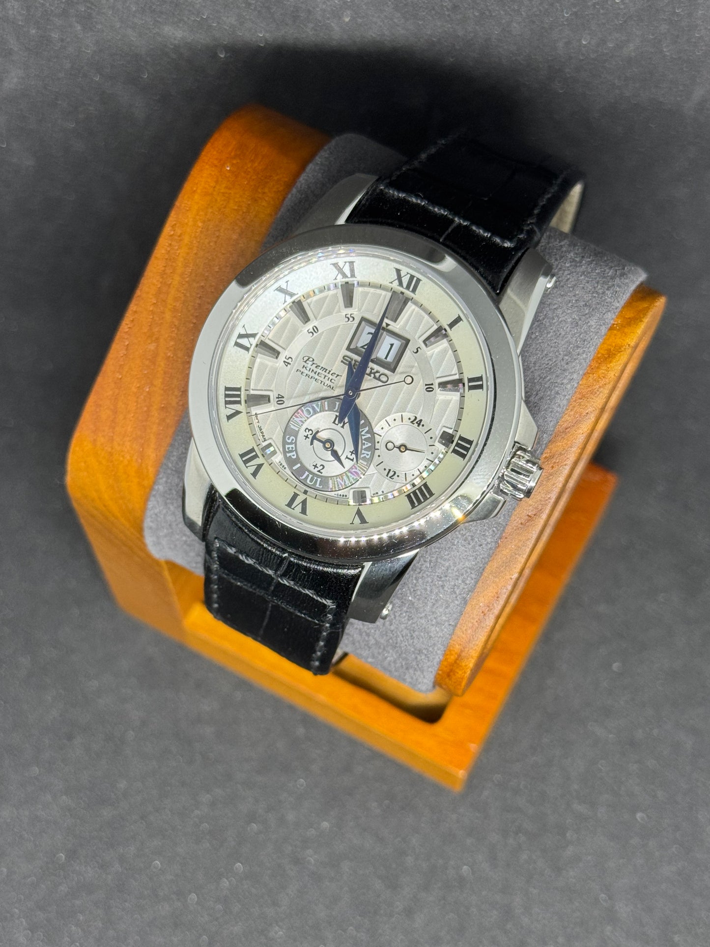 Seiko Premier Kinetic Perpetual | 7D56-0AB0 | Klassik trifft Innovation