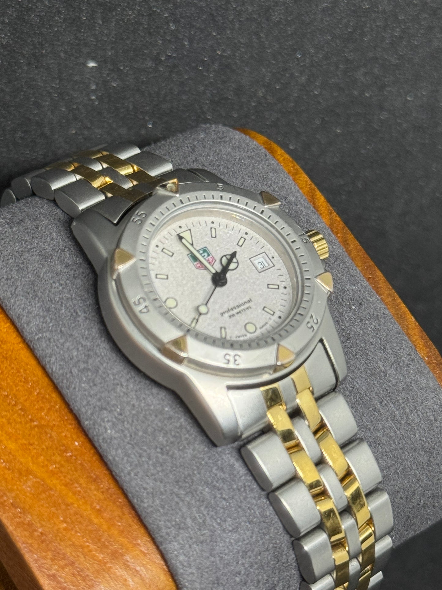 TAG Heuer Professional | WD1411 | Klassik trifft Funktionalität