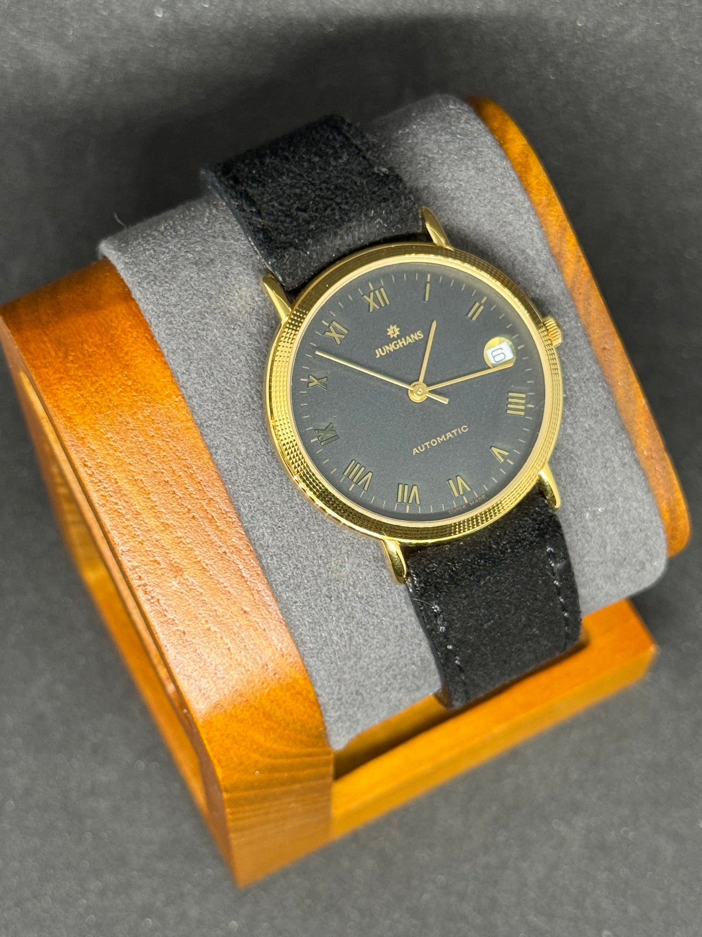 Junghans Automatic | Kaliber ETA 2892-2 | Goldfarbenes Gehäuse | Schwarzes Zifferblatt