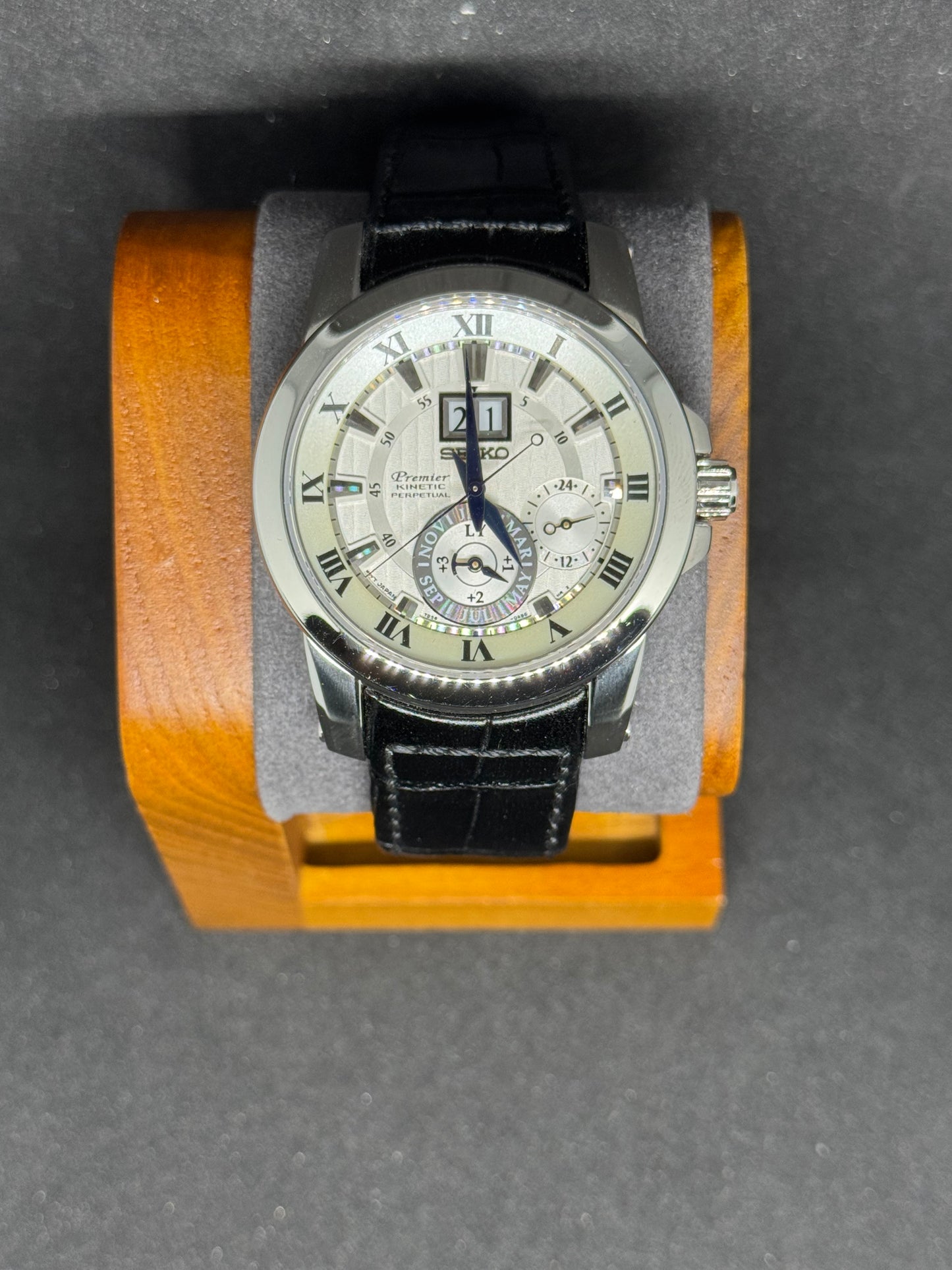 Seiko Premier Kinetic Perpetual | 7D56-0AB0 | Klassik trifft Innovation